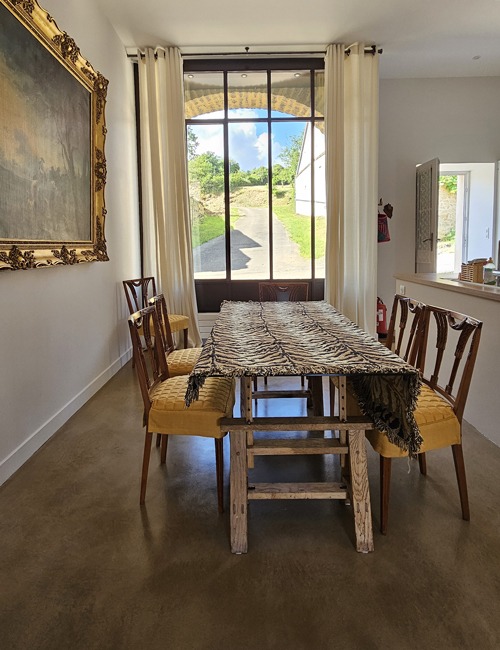 Intérieur du gîte Les Jeunes Filles - salle à manger